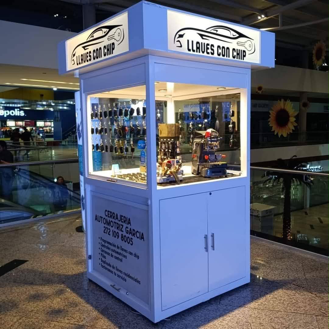 Kiosco de Cerrajería Automotriz García que estuvo antes dentro de Plaza Valle, Orizaba